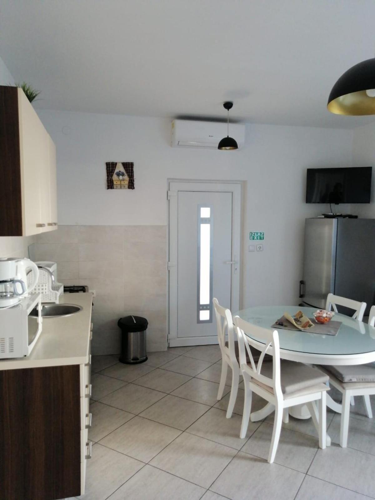 Apartments Kursan Seget Vranjica Exterior photo