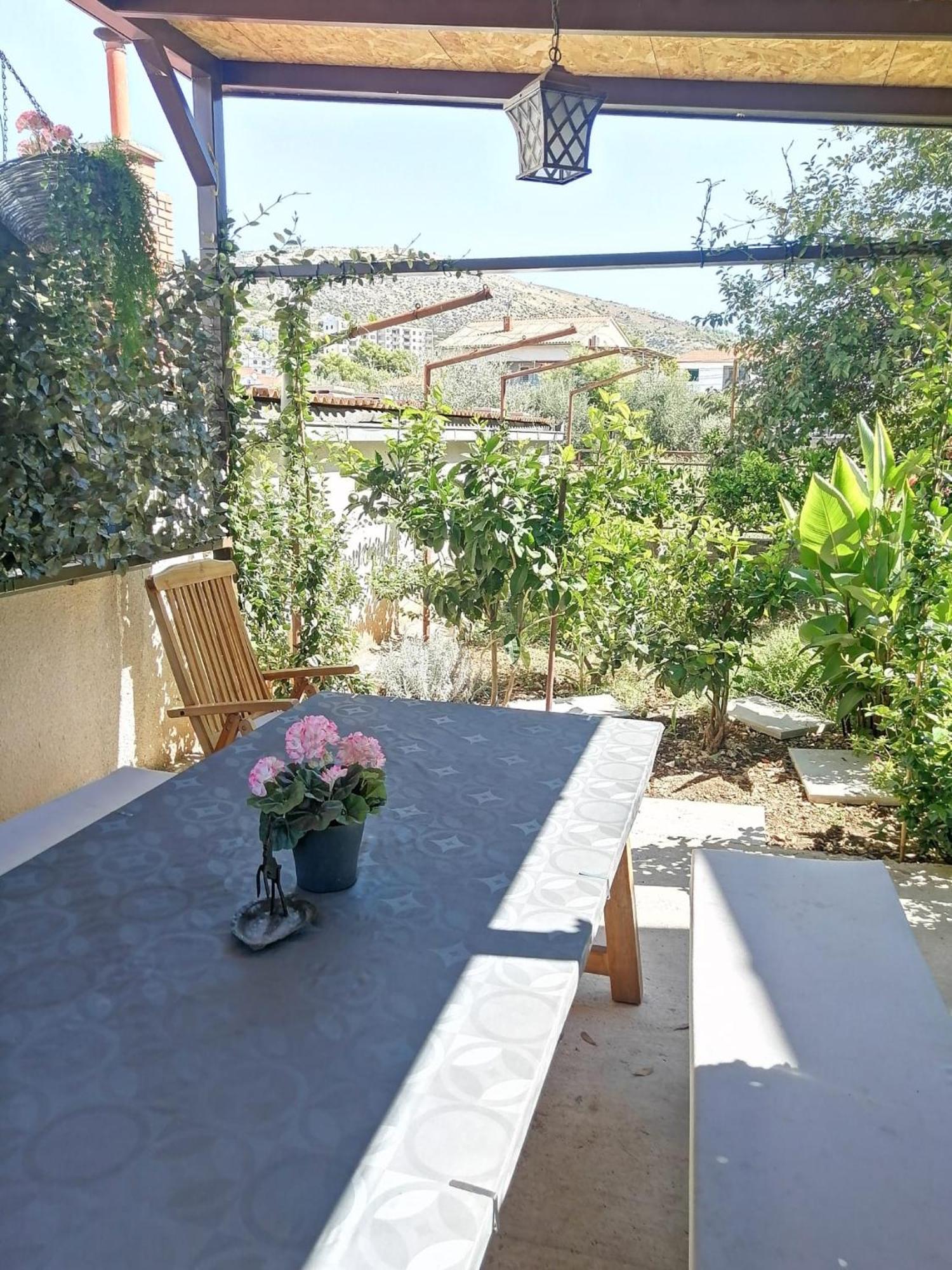 Apartments Kursan Seget Vranjica Exterior photo